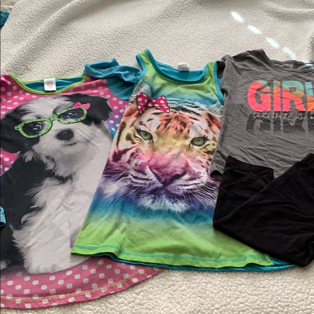 Girls 6/6x 2 night shirts, 1 shirt and black capri